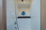 Bavaria E34 Fly - Shower